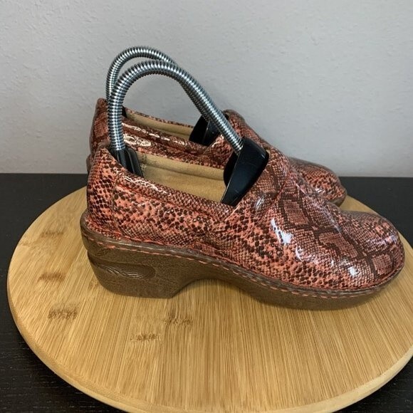 B.O.C. BY BORN WOMENS CLOGS SLIP ON SNAKESKIN PRINT CASUAL COMFORT SHOES SZ 6m - Picture 2 of 11